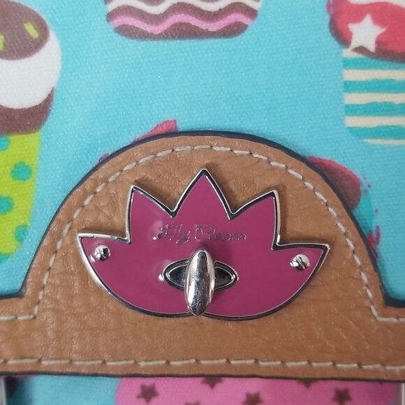 LILY Bloom Cupcake Crossbody Purse - Picture 4 of 10